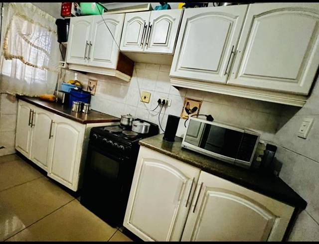 3 BEDROOM HOUSE FOR SALE IN KWAMASHU